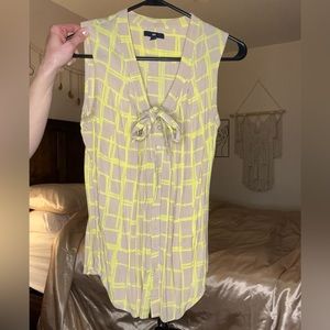 Gap no sleeve button down top. Size S